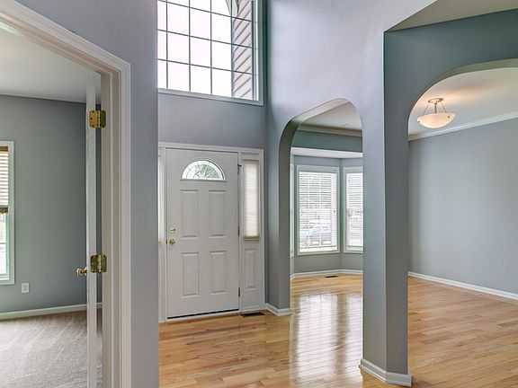 3rd image of 4716 Carmen Ln