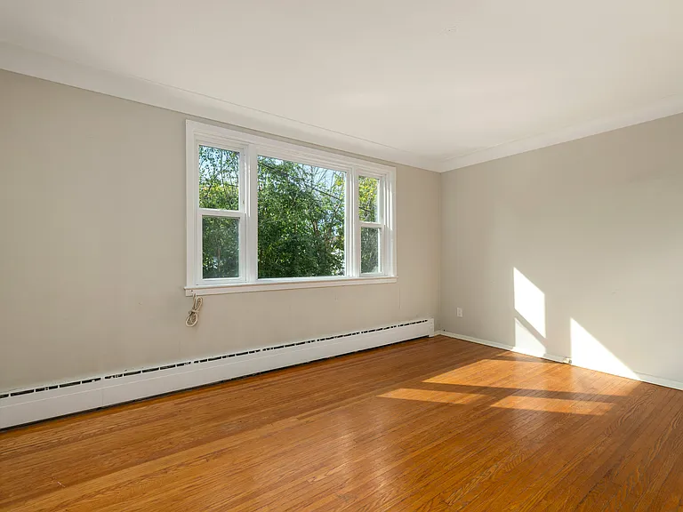 261 College St — Photo 22
