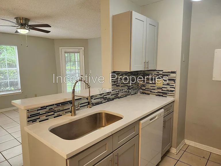 5956 Westgate Dr #102 — Photo 20
