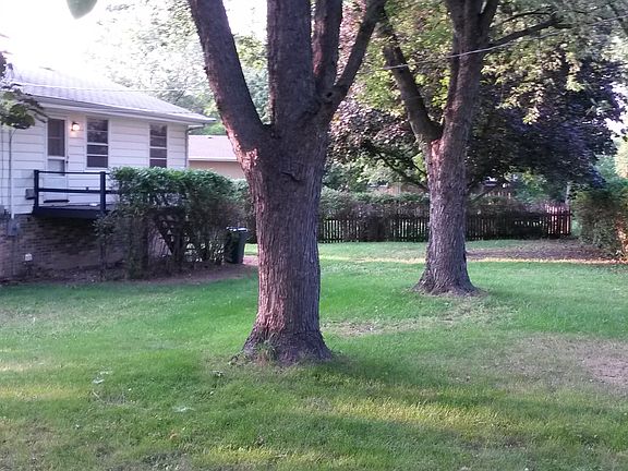 2nd image of 418 Lincoln Ln