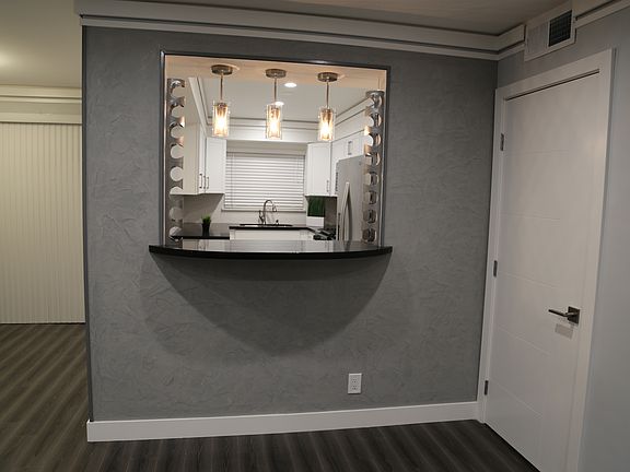 5th image of 330 N Howard St APT 208