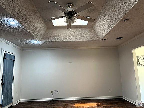 5th image of 201 Larkspur Ln