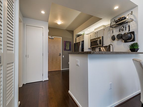 4th image of 350 11th Ave Unit 728