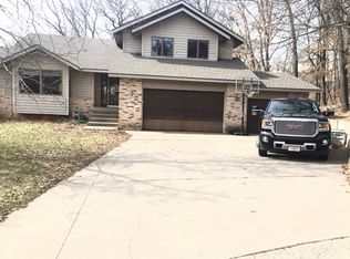 737 Deer Path Rd N, Hudson, WI 54016