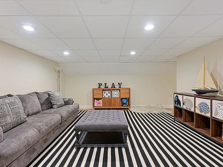 14 Hedges Banks Dr — Photo 18