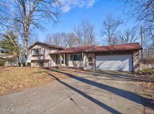 4383 Lawnwood Ln, Burton, MI 48529