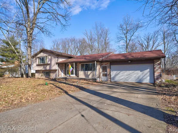 4383 Lawnwood Ln, Burton, MI 48529