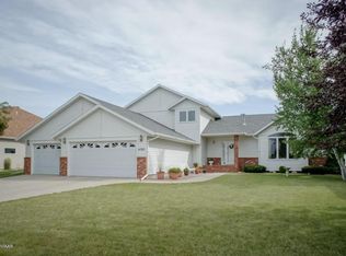 4320 Rivershore Dr S, Moorhead, MN 56560