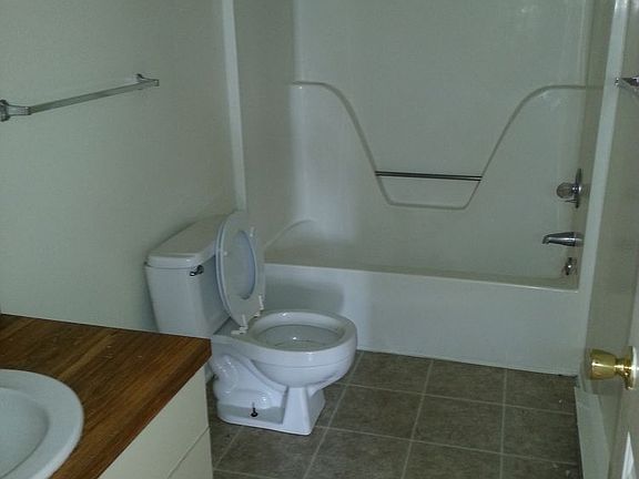 5th image of 146 W Grattan St