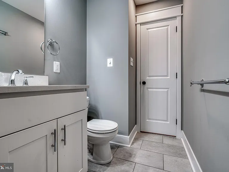 939 S Baylis St — Photo 38