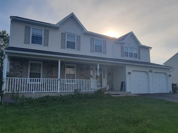347 Rosecliff Dr, Douglassville, PA 19518