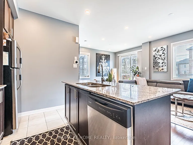 165 Hampshire Way #61 — Photo 24