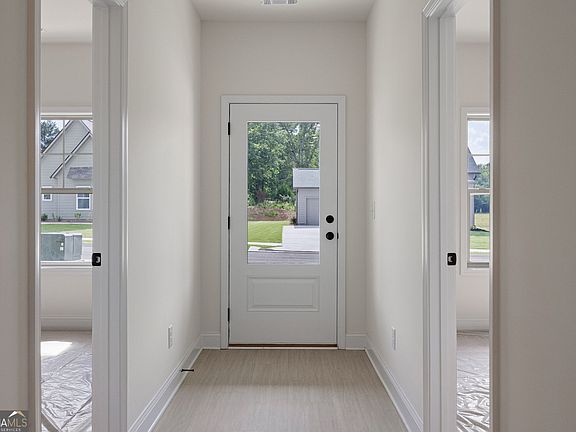 4th image of 109 Winston Way