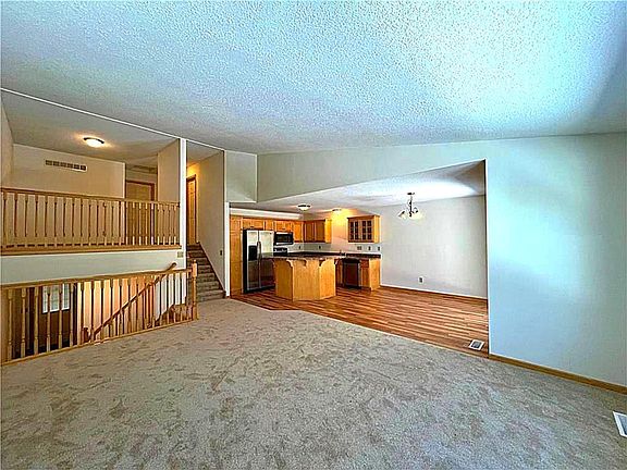2nd image of 1875 Garden Way