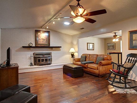 4th image of 1705 Glouchester Dr