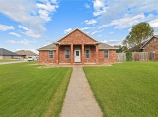 301 Hindman Dr, Prairie Grove, AR 72753