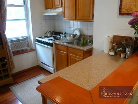 Rented by Brownstone Real Estate | media 28