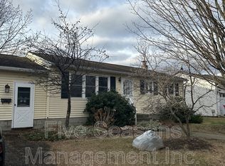 11 Randy Ln, Burlington, VT 05408