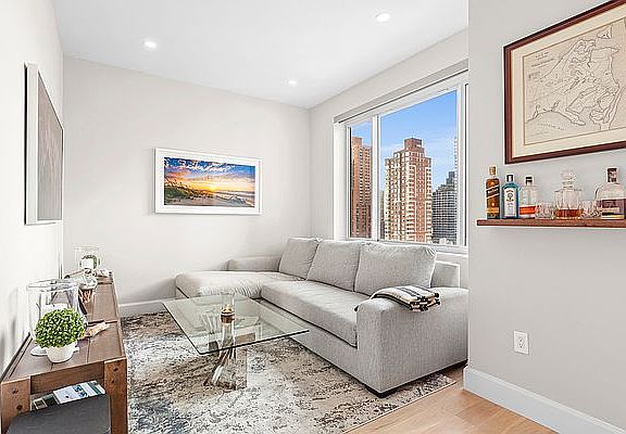 4th image of 389 E 89th St APT 18A