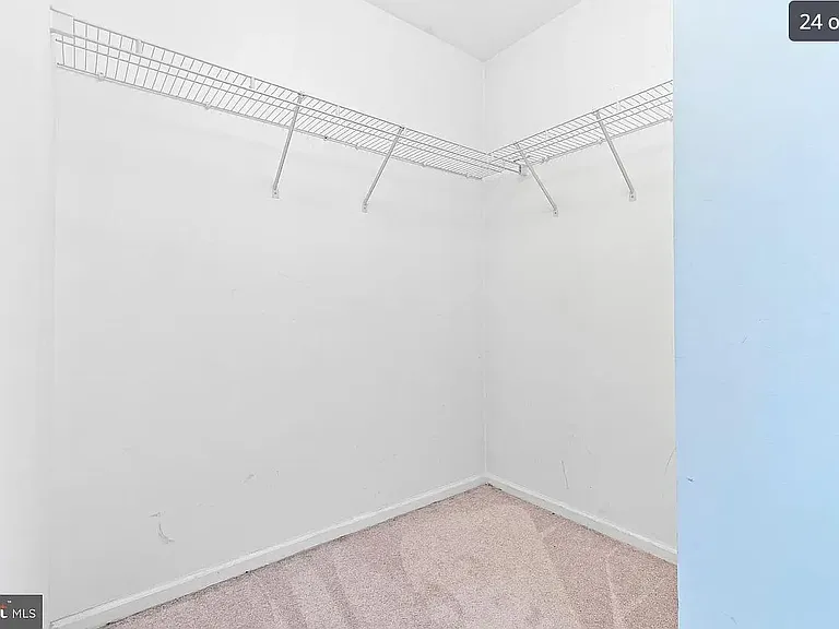 124 Versailles Ct — Photo 15