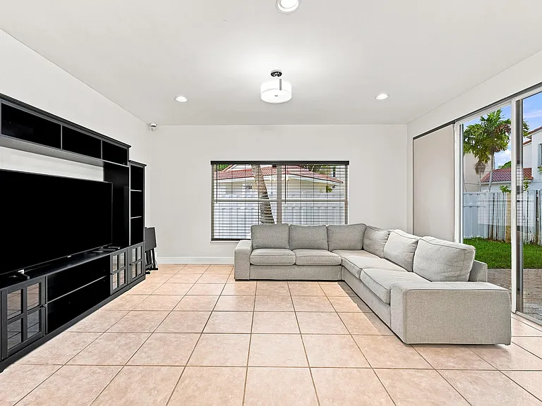 1115 SW 180th Ter — Photo 19