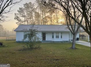 16 Beech Rd, Hazlehurst, GA 31539