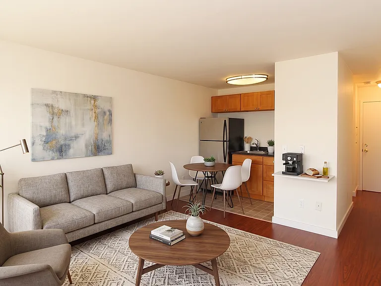 Russell/Central Park in the Heart of Ballard — Photo 32