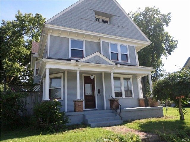 1st image of 226 W Grand Ave