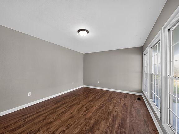 5th image of 2806 Niagara St