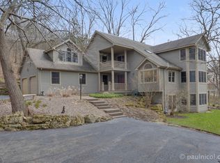 2 Arbor Ct, Galena, IL 61036