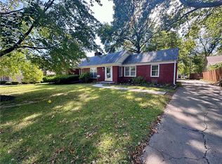 621 E Manor Rd, Independence, MO 64055