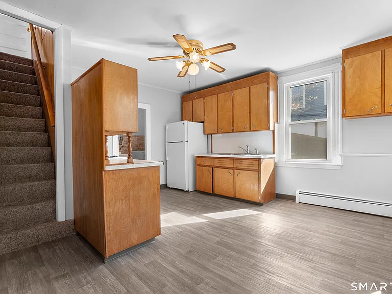 48 Anderson St — Photo 3