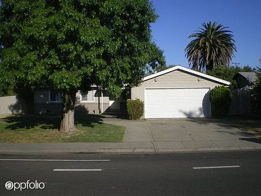 2152 68th Ave photo 1
