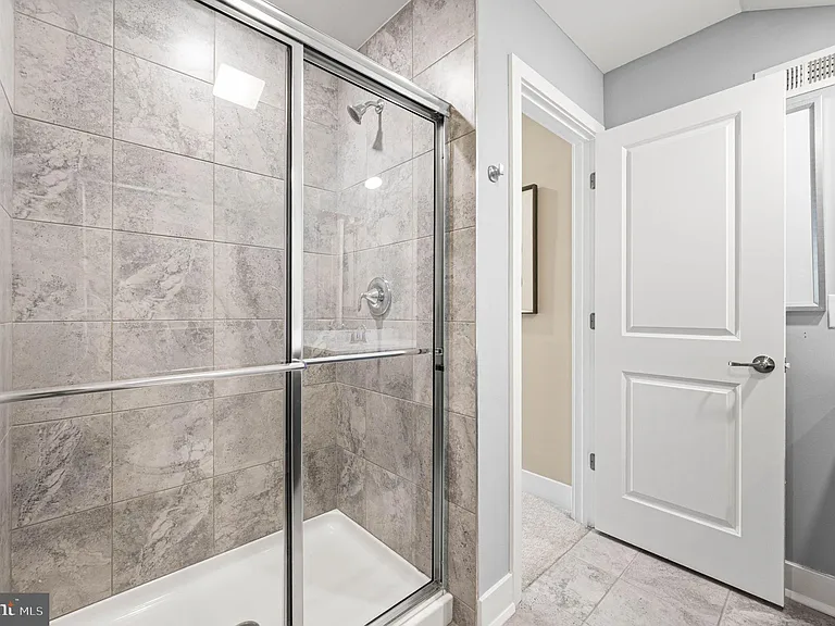 136 Alexandria St #B — Photo 30