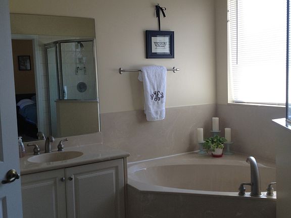 Master Bath (his/her sinks)