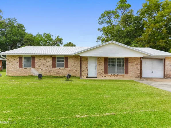 2 Sandalwood Ct, Diberville, MS 39540