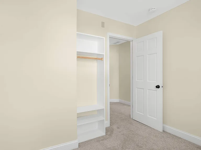 460 Beaumont St — Photo 10