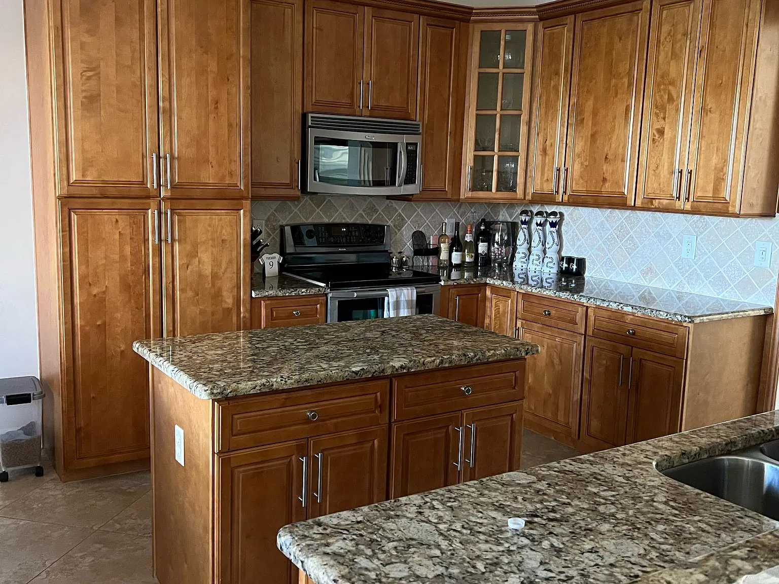 3 bed, 2.5 bath, 2389 sqft, $9,000 — Photo 4
