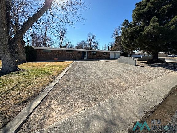 2nd image of 1505 W Riverside Dr
