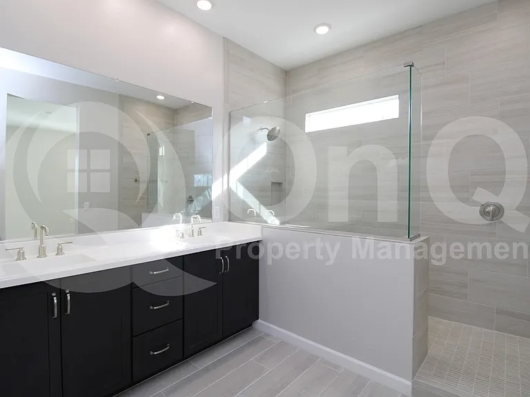 4911 E Village Dr — Photo 22