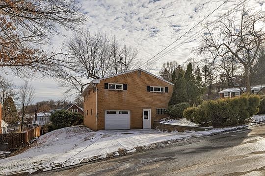 4th image of 4853 Elmwood Dr