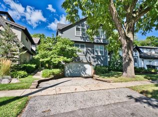 333 1st St, Libertyville, IL 60048