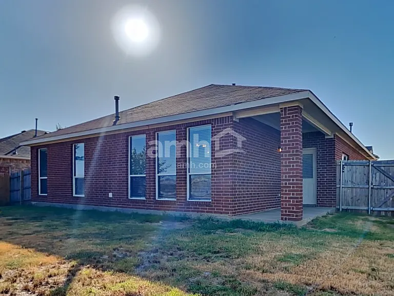 86 N Highland Dr — Photo 18