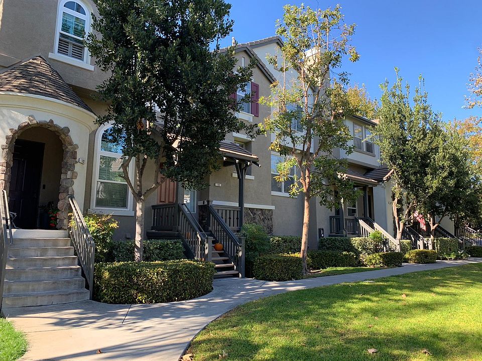 1st image of 8 Warmspring Ln