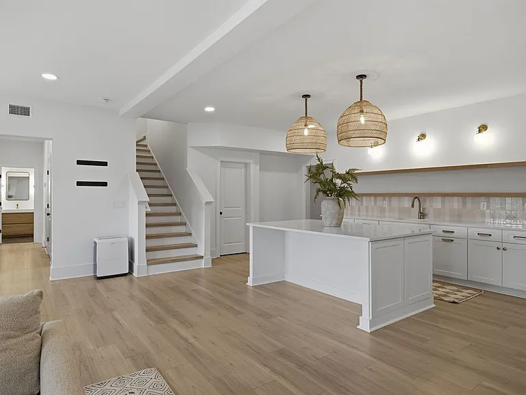 7628 Delancey Dr — Photo 28
