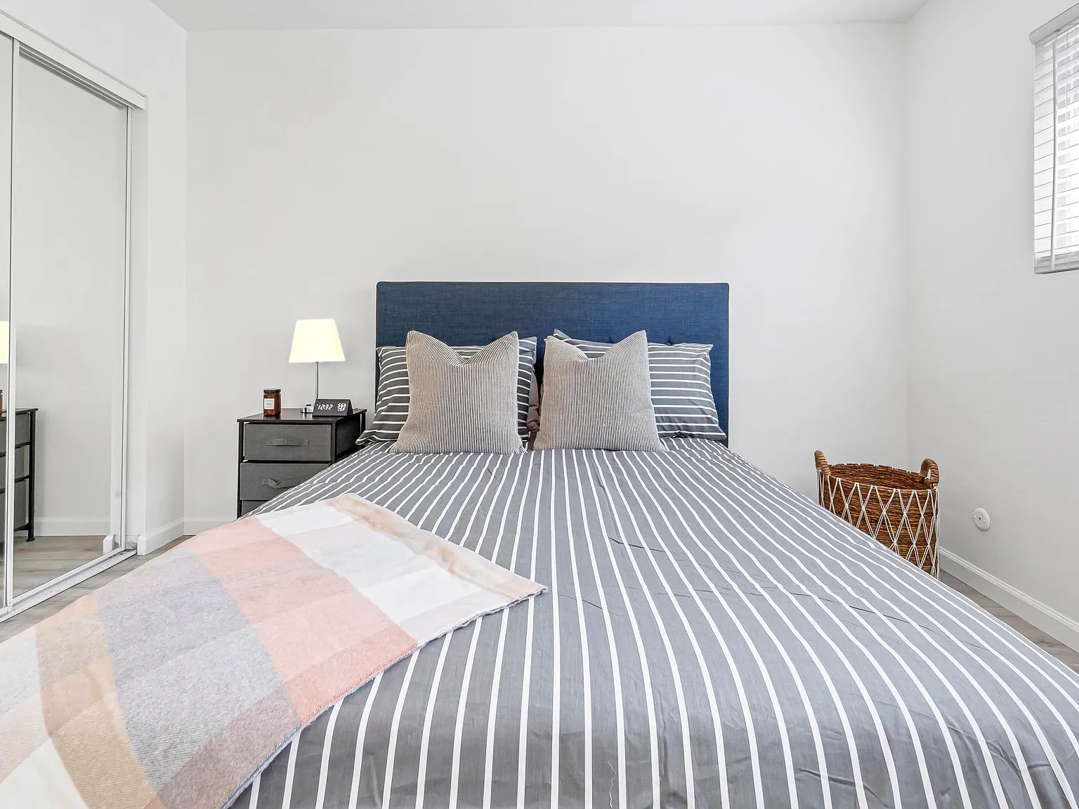 1 bed, 750 sqft, $2,399 — Photo 2