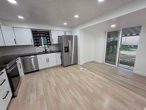 4th image of 1606 W 1960 N #A