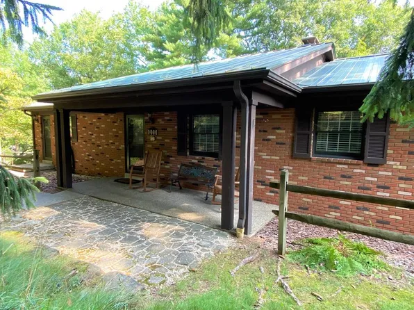246 Shawnee Rd, Wheeling, WV 26003