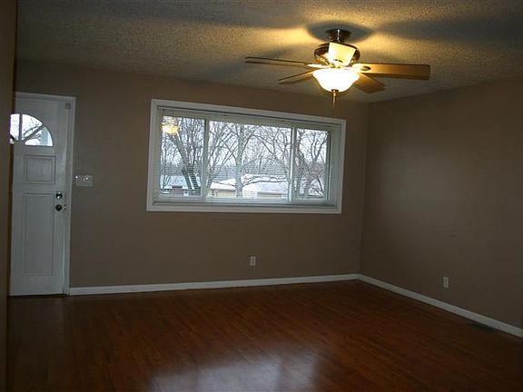 3rd image of 524 Carolyn Dr