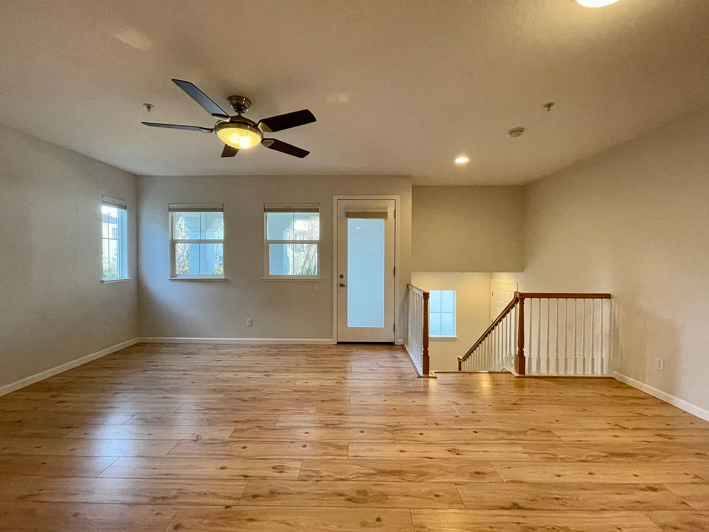 Beautiful Upscale and Modern 2 Bedroom 2 Bath Townhouse Style Condo in San Jose — Photo 3